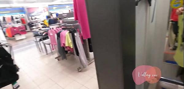  teen sucked cock in the fitting room